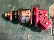 Load image into Gallery viewer, 225 200 hp Mercury OPTIMAX red FUEL INJECTOR 804528 8M0222157 two stroke TESTED some compatibility 75-225 hp
