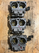 Charger l'image dans la galerie, 200 175 150 hp Mercury CARBURETOR SET WMH 16-1 16-2 16-3 top 3308-9672A44 3311-818650A4 818650A52, center 3308-9672A45 818650
