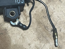 Cargar imagen en el visor de la galería, 150 hp Yamaha 6R3-85570-01-00 IGNITION COIL 6” boot cable 115-200 hp 1994-2006
set of 3
