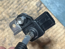 Cargar imagen en el visor de la galería, DF 40 hp Suzuki 18590-80C40 Map Sensor, hose and Oil Pressure Switch 37820-99E01 50 60 70 hp compatible 1999-2012
