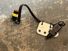 Charger l'image dans la galerie, 30 25 15 hp Evinrude E-tec NEUTRAL SWITCH sensor 0586780 BRACKET 0353968 two stroke 2017 AA AB AF 2012-up
