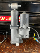 Load image into Gallery viewer, MFS 50 40 hp Tohatsu PTT tilt &amp; trim motor &amp; pump assy 3Z5771800 3Z5771900 3Z577 FOUR STROKE 2015
