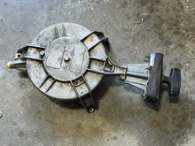 Load image into Gallery viewer, 40 hp Yamaha recoil STARTER ASSY 6r6-15710-00-ek pull 40c TWO STROKE 1992-93 also 6r6-15710-01-ek 6R6-Y130P-00-00 imperfect
