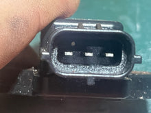 Charger l'image dans la galerie, f 225 hp Yamaha 68V-82380-00-00 PRESSURE SENSOR map 2000-2011 throttle body four stroke 115 200 hp
