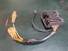 Charger l'image dans la galerie, DT 150 - 225 hp Suzuki 32800-92E20 voltage REGULATOR two stroke OEM v6 super six 1998-2003 - also some DF 60 70 compatibility
