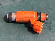 Load image into Gallery viewer, f 115 hp Yamaha FUEL INJECTOR 68V-8A360-00-00 CDH210 four stroke TESTED
