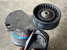 Cargar imagen en el visor de la galería, 350 hp Mercury VERADO BELT TENSIONER 8M0101707 885349T05 PULLEY 8M6003035 885349500 8M0062859 four stroke some compatibility 

