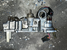Charger l'image dans la galerie, 150 - 300 hp Yamaha 68F-14182-01-00 VST FLOAT CHAMBER COVER 60V-14182-01-00 PUMP LEAD WIRE 68F-82509-00-00 2000-2011 two stro
