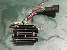 Charger l'image dans la galerie, f 80 100 hp Yamaha VOLTAGE REGULATOR RECTIFIER 67F-81960-12-00 four stroke 2002-2003
