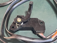 Charger l'image dans la galerie, DT 40 55 65 75 85 hp Suzuki 34801-94700 Trim Sender electrical 4-wire old style 1986-1996

