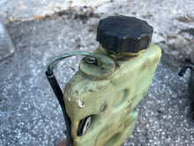 Charger l'image dans la galerie, 250 hp Mercury OIL TANK 818456A1 1270-830889A4 with switch 87-856156A2 two stroke EFI 1994-1996 some compatibility 225 300 hp
