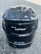 Charger l'image dans la galerie, 225 hp Yamaha TOP COWLING 60Y-42610-00-NA two stroke HPDI vmax

