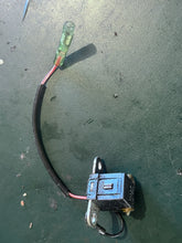Cargar imagen en el visor de la galería, 8 9.9 HP Mercury PULSER COIL 825661 four stroke OEM
