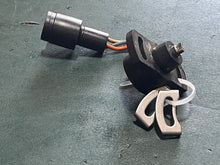 Charger l'image dans la galerie, 225 hp Yamaha 6K7-85885-03-00 tps THROTTLE SENSOR circular connector 87-89
