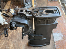 Cargar imagen en el visor de la galería, 25 20 hp Mercury 20” long MIDSECTION with SWIVEL 822237A1 97544A5 DRIVESHAFT HOUSING 9098T5 PLATE 99702A7 two stroke
