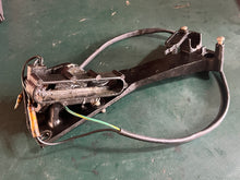 Charger l'image dans la galerie, 200 225 250 300 hp Mercury 899080T01 824010-c 824010c Shift ANCHOR BRACKET 899082 SLIDE Shift, SHIFT INTERRUPTER SWITCH 8M005
