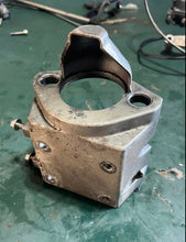 Cargar imagen en el visor de la galería, DT 140 hp Suzuki 31911-94610-0ED STARTING BRACKET starter two stroke 1989-1997 Superseded by 31911-94620-0ED

