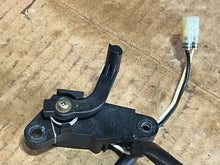 Charger l'image dans la galerie, DF 250 225 200 hp Suzuki 34801-93J03 TRIM SENDER ASSY four stroke 2007 - 2014
