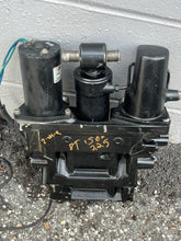 Cargar imagen en el visor de la galería, DT 150 175 200 225 hp Suzuki 48503-87D20-OED PTT Trim Cylinder &amp; Motor 48400-87D02-0ED 2-wire TWO STROKE 1993-2003
