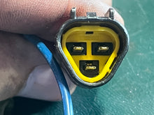 Charger l'image dans la galerie, 90 hp Yamaha STATOR 6H1-85510-00-00 Two Stroke 3 Cylinder 1990-1991
