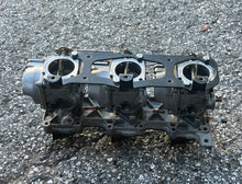 Charger l'image dans la galerie, 90 75 hp Yamaha 6H1-14301-15-00 CARBURETOR set 14302 14303, 6H1-13641-02-94 MANIFOLD, 688-13610-00-00 REED VALVE two stroke 1
