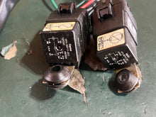 Charger l'image dans la galerie, 225 - 300 hp Mercury TRIM HARNESS 826802A2 two stroke - approx 12” length with eyelet connectors on longest run of cord
