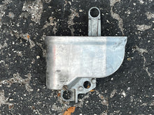 Cargar imagen en el visor de la galería, 150 - 300 hp Yamaha HPDI vst FLOAT CHAMBER BODY 60V-14980-00-00 66K-14980-00-00 two stroke 1999-2009
