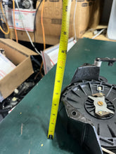 Cargar imagen en el visor de la galería, 25 20 15 hp Mercury 90906A23 Recoil STARTER ASSEMBLY two stroke 1994-96 OEM, may work for 18 hp
