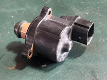 Cargar imagen en el visor de la galería, DF 150 hp Suzuki IAC VALVE intake 18137-93J01 18137-93J00 four stroke 2019-2024 175 200 hp compatible
