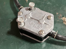 Cargar imagen en el visor de la galería, 90 hp Yamaha FUEL PUMP 692-24410-00-00 (25-90hp compatible) FILTER 61N-24560-00-00
