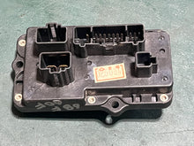 Charger l'image dans la galerie, 150 175 200 225 250 hp Yamaha 68F-82170-01-00 60V-82170-01-00 FUSE BOX ASSY two stroke OEM 2000-2014 some models

