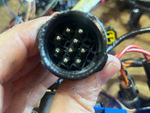 Cargar imagen en el visor de la galería, f 225 200 hp Yamaha 69J-82590-40-00 WIRE HARNESS ASSY, 69J-8259N-10-00 WIRE HARNESS ASSY 3 four stroke OEM 2004-2010

