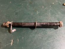 Charger l'image dans la galerie, 50 48 40 hp Johnson 0321511 TILT TUBE 321511 stern bracket 0335554 LOCKNUT Two Stroke 1991-2001
