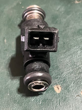 Charger l'image dans la galerie, 60 50 40 30 hp Mercury EFI FUEL INJECTOR 892123002 9254A four stroke TESTED

