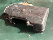 Charger l'image dans la galerie, 150 200 hp Yamaha ELECTRICAL COVER 68F-81942-00-00 hpdi Two Stroke 2000-2014 some 175 hp
