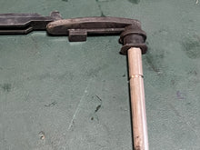 Charger l'image dans la galerie, 90 115 hp Johnson 0335815 Throttle arm SHAFT, 0438957 THROTTLE CAM &amp; ARM Assy 0335543, 0343978 roller arm HUB two stroke OIS 
