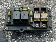 Charger l'image dans la galerie, 150 175 200 225 250 300 hp Yamaha HPDI 68F-82170-01-00 68F-82170-00-00 FUSE BOX w relays Two Stroke 2000-14

