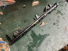 Cargar imagen en el visor de la galería, f 250 hp Yamaha  FUEL INJECTOR DELIVERY PIPE #1 6P2-13160-10-00 four stroke 2006-2015 some compatibility 200 225 hp
