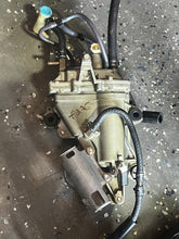 Charger l'image dans la galerie, f 225 200 hp Yamaha vst FLOAT CHAMBER ASSY 69J-14180-21-00 vst 2005 four stroke COVER 69J-14182-10-00, CHAMBER 69J-14181-00-0
