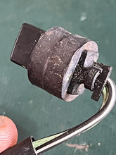 Load image into Gallery viewer, DT 150 200 hp Suzuki AIR TEMPERATURE SENSOR 34830-92E00 two stroke Super 6 1987-1995 compat 225 hp 1990-2003, compat DT 115 1
