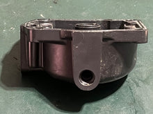 Charger l'image dans la galerie, 150 175 105 hp Johnson Evinrude CARBURETOR BOWL float chamber 334961 0433000 two stroke 1994 90-250 hp compatible
