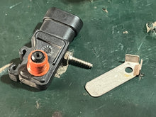 Load image into Gallery viewer, 115 hp Mercury MAP Pressure Sensor 854445 with 897445503 10-895054 four stroke EFI 18-7668
