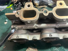 Charger l'image dans la galerie, DF 225 250 200 hp Suzuki INTAKE MANIFOLD 13110-93J00 with bolts Four Stroke 2004-2024
