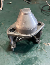 Cargar imagen en el visor de la galería, DT 140 hp Suzuki 31911-94610-0ED STARTING BRACKET starter two stroke 1989-1997 Superseded by 31911-94620-0ED
