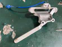 Load image into Gallery viewer, vf 90 hp Yamaha SHIFT LEVER ROD 6EK-44121-00-00 CONTROL BRACKET 6EK-44117-01-00 &amp; Sensor FOUR STROKE 2016-2024
