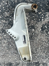 Load image into Gallery viewer, BF 50 40 hp Honda STERN BRACKETS starboard right 50301-ZV5-020ZA port left 50311-ZV5-010ZA four stroke pre-1997-2003
