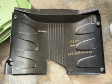Cargar imagen en el visor de la galería, f 250 hp Yamaha IGNITION COIL COVER 6P2-82314-00-00 four stroke 2005-2015
