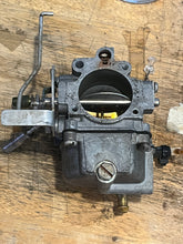 Cargar imagen en el visor de la galería, 70 hp Johnson Evinrude 313355 d2 d1 CARBURETOR w linkages, choke solenoid &amp; plunger TWO STROKE oem 0393546 0393547 CARBURETOR
