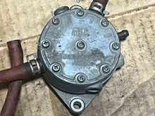 Charger l'image dans la galerie, DT 150 175 200 225 hp Suzuki FUEL PUMPS 15100-87D10 15200-87D10 two stroke EFI 1988-2000
