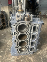 Cargar imagen en el visor de la galería, f 115 hp Yamaha mercury CYLINDER BLOCK with rotating assembly 68V-W009B-03-1S CRANKCASE 68V-15100-01-1S four stroke 2000-2003

